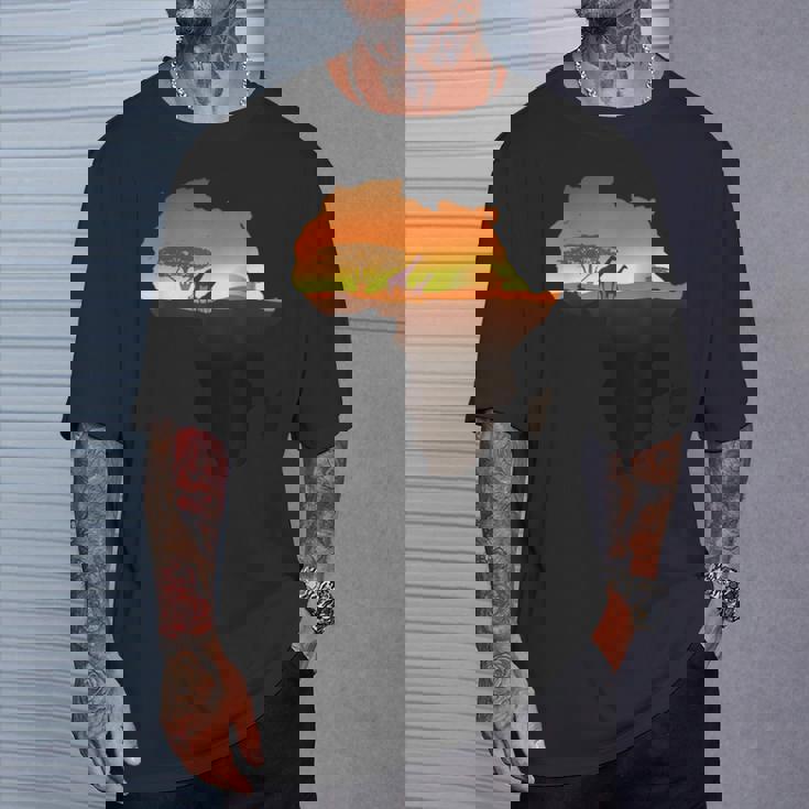 アフリカ キリン サバンナ サンライズ タンザニア ケニア アフリカ Tシャツ 彼への贈り物