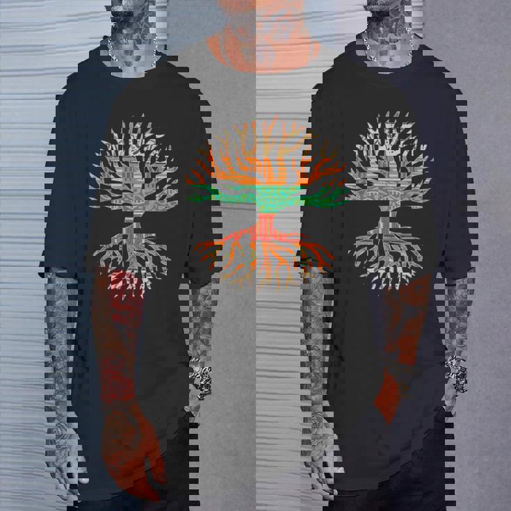 アフリカンパターンの木の根 黒史 Tシャツ 彼への贈り物