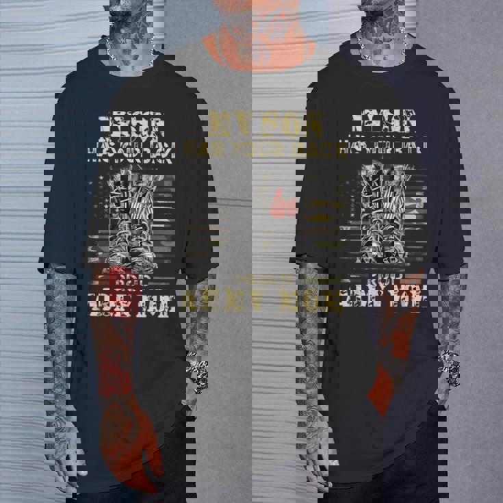 メンズ アメリカ国旗デザイン Myon Has Your Back Proud Army Mom Tシャツ 彼への贈り物