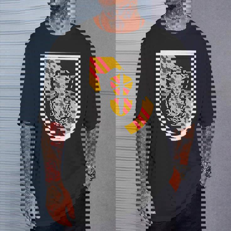 アメリカ陸軍第5特殊部隊グループ ベレー帽 閃光と紋章 Tシャツ 彼への贈り物