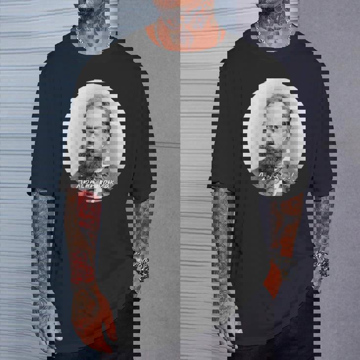 アントニン・ドヴォラックの作曲家の肖像画 Tシャツ 彼への贈り物