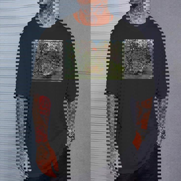 アンリ・ルソー作 空腹のライオンとアンテロープ 1905 Tシャツ 彼への贈り物