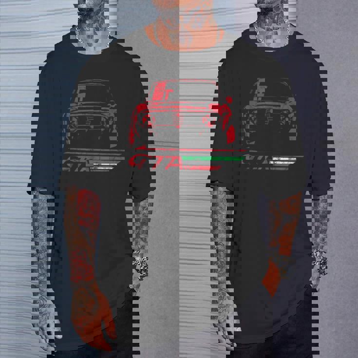 イタリアのクラシックスポーツカーイタリアンスタイルの自動車デザイン Tシャツ 彼への贈り物