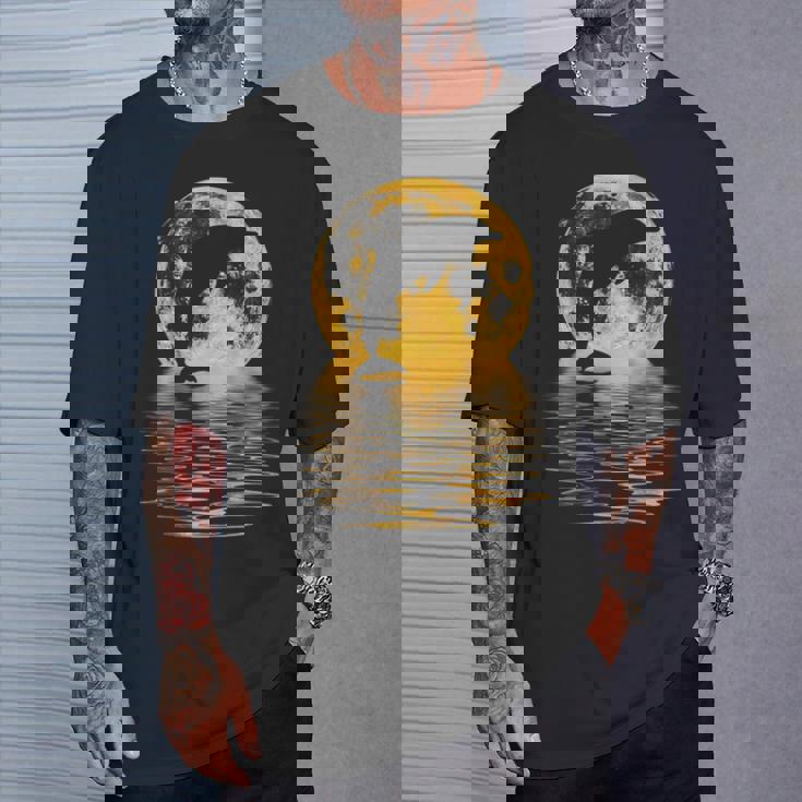 イルカ 海 夕日 月 反射 自然 恋人 ギフト Tシャツ 彼への贈り物