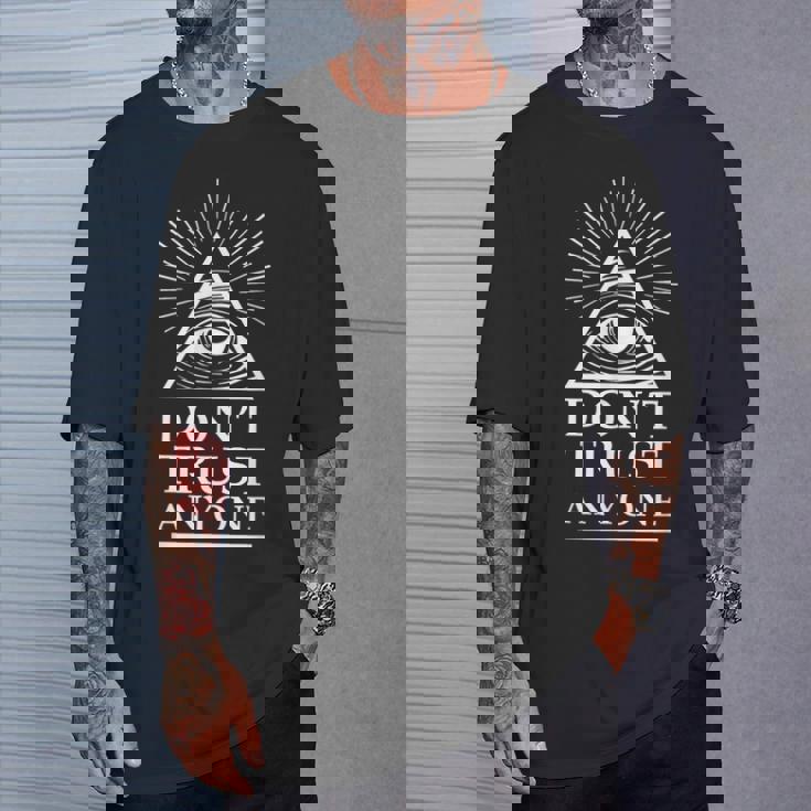 イルミナティ フリーメイソン 誰も信じるな Tシャツ 彼への贈り物