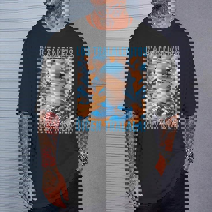 インターネットミーム 陽気なaiモンスター ロス トラレリトス ディセン Tシャツ 彼への贈り物