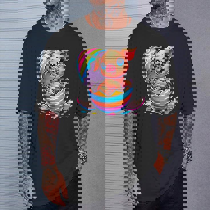 イースターエッグのかわいい赤ちゃん豚の漫画アート。 Tシャツ 彼への贈り物