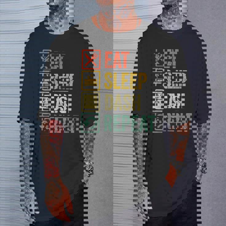 イートスリープダッシュリピートビデオゲームジオメトリビデオゲーマー Tシャツ 彼への贈り物
