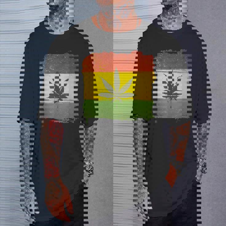 ウィード マリファナ ガンジャ リーフ ラスタ フラッグ 大麻 恋人 ギフト Tシャツ 彼への贈り物