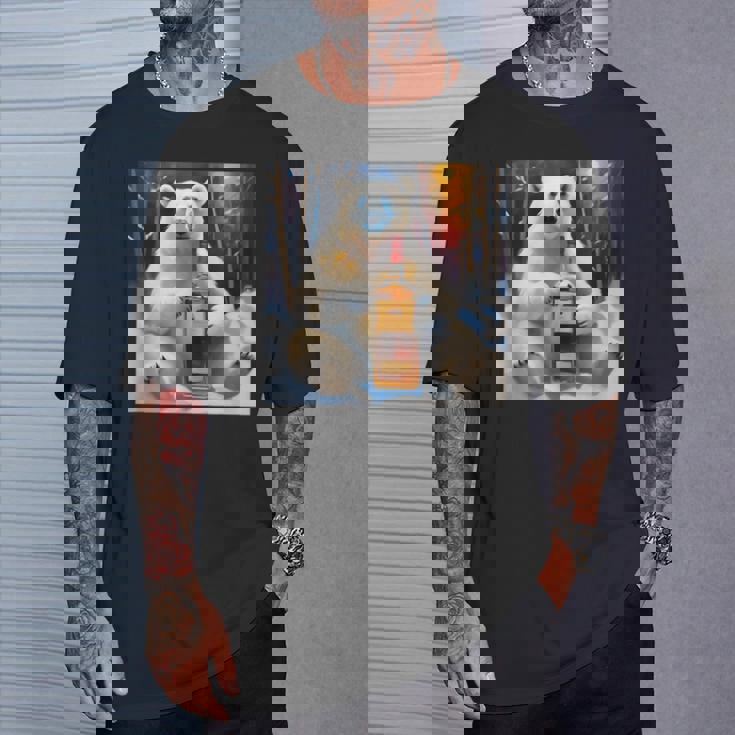 ウイスキーが飲みたいと目で訴える白熊 半袖 男女兼用 Tシャツ 彼への贈り物