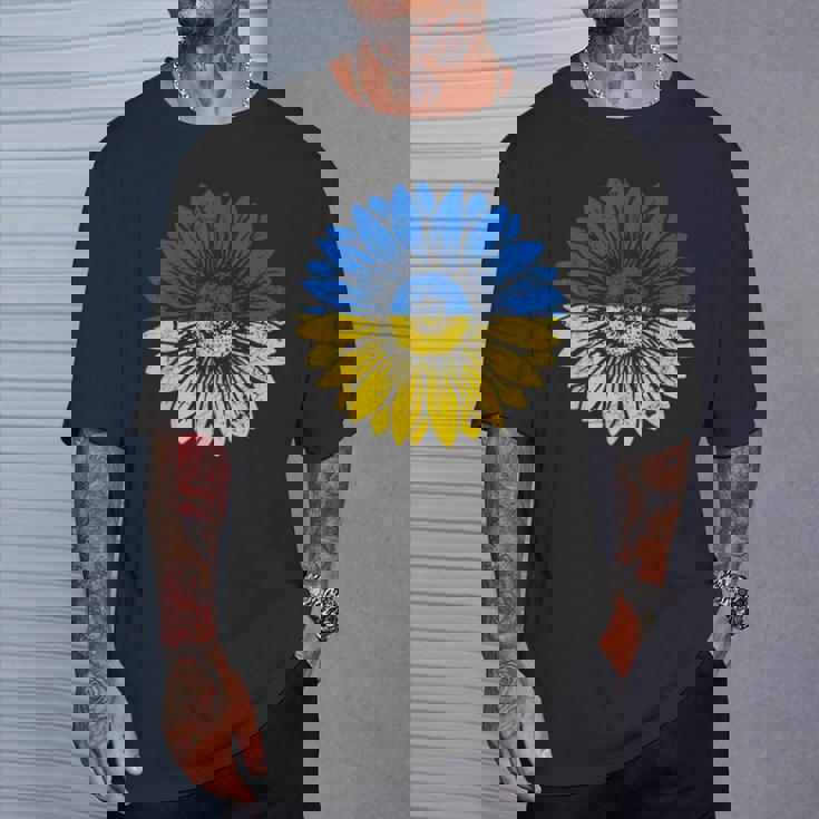 ウクライナの平和ひまわり苦しめられた青と黄色 Tシャツ 彼への贈り物