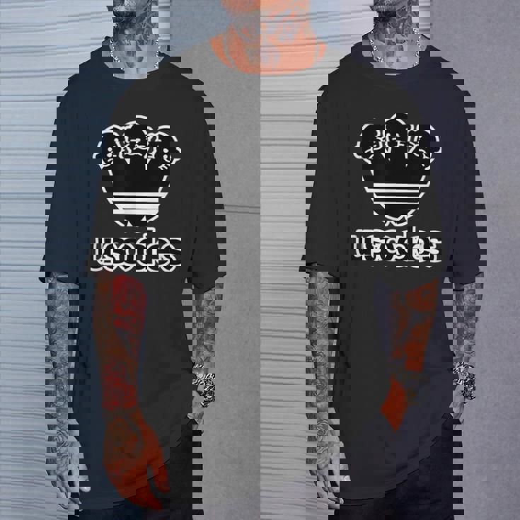 ウソデス Usodes かわうそです。《ブラック 黒》コツメ【変なデザイン屋さん】スポーツ ブランド パロディ 面白い Tシャツ 彼への贈り物