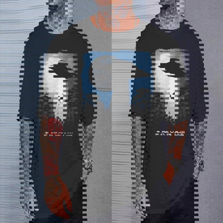 エイリアン アブダクション 牛 Ufo We Are Not Alone ギフト Tシャツ 彼への贈り物