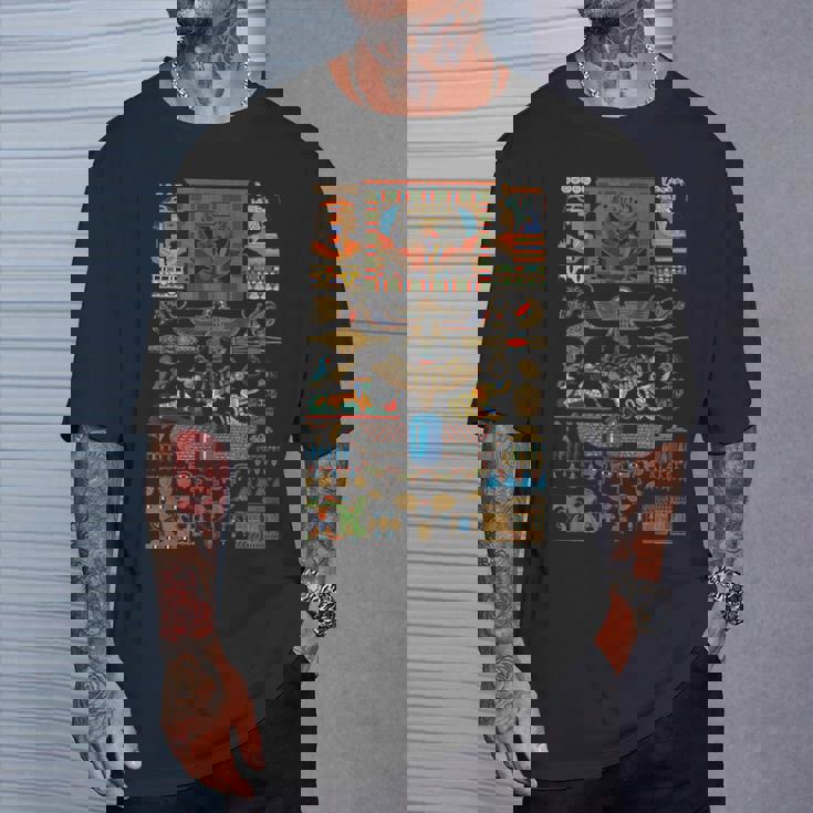 エジプトの多色オーナメント ヒエログリフ ヒエログリフ Tシャツ 彼への贈り物