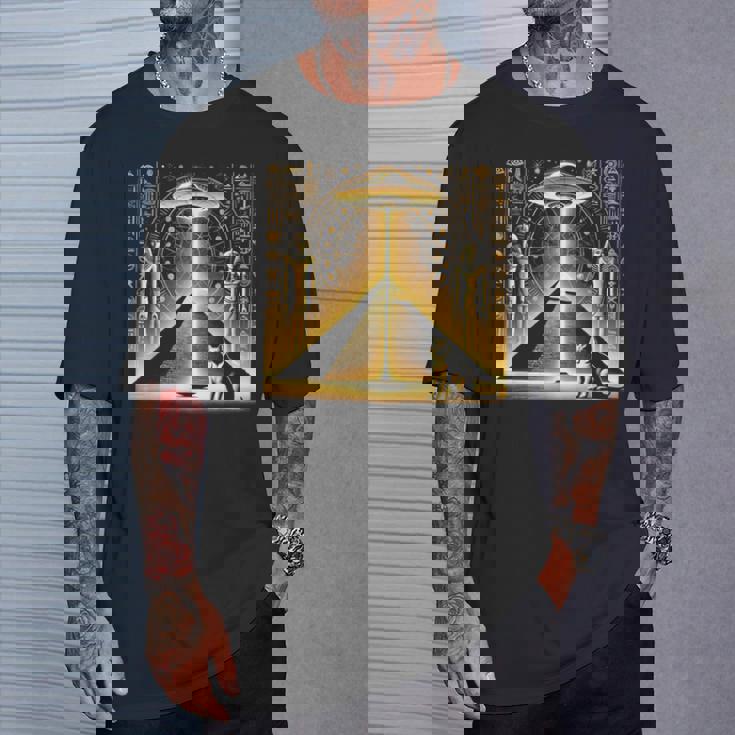 エジプトピラミッドufo猫と光エネルギー Egypt Ufo Pyramid Beam Tシャツ 彼への贈り物