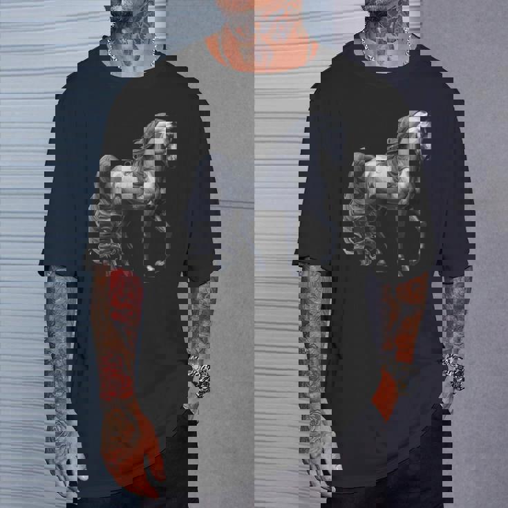 エレガントなアラビア馬のデザイン、馬好きに最適です。 Tシャツ 彼への贈り物