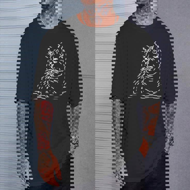 エレガントなラインアート ブリティッシュショートヘアの猫 Tシャツ 彼への贈り物