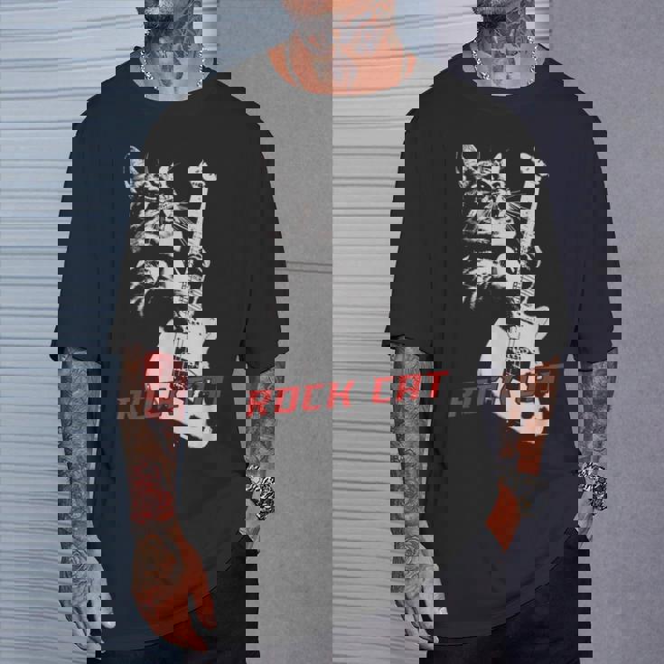 エレキギターを弾くロックキャット 面白い猫ニャーパロディショー Tシャツ 彼への贈り物