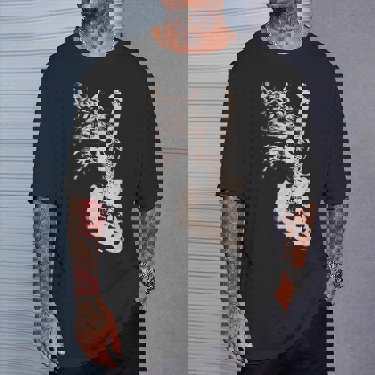 エレキギターを弾く猫 面白い猫ロッカー ロックショーで Tシャツ 彼への贈り物