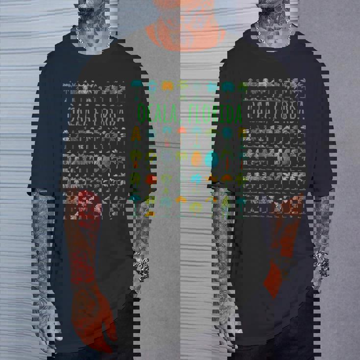 オカラフロリダ、アメリカ、ヤシの木のデザイン。 Tシャツ 彼への贈り物