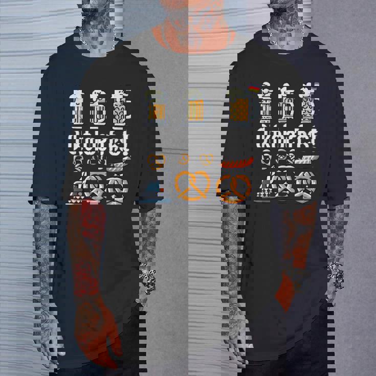 オクトーバーフェストをモチーフにしたビールジョッキ、ヴィースンのプレッツェル Tシャツ 彼への贈り物