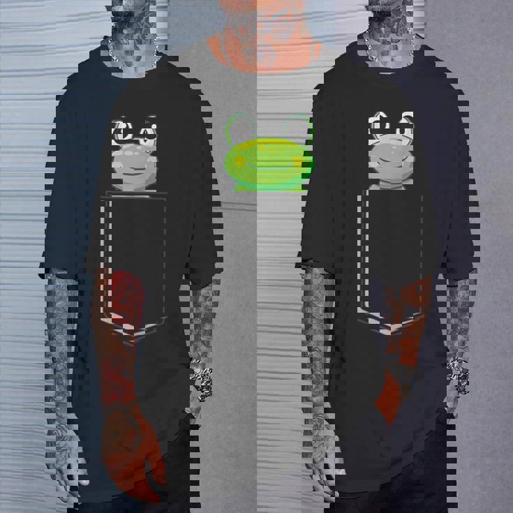 カエルポケットにカエルポケットペットカエルグリーンカエルポケット Tシャツ 彼への贈り物