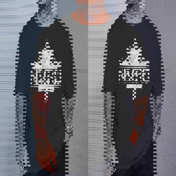 カナダ Never 51 Never 51Sttate カナダ カナダ 国旗 Tシャツ 彼への贈り物