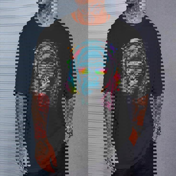 カラフルなゴリラとヘッドフォン レインボー バイブス エイプ モチーフ Tシャツ 彼への贈り物