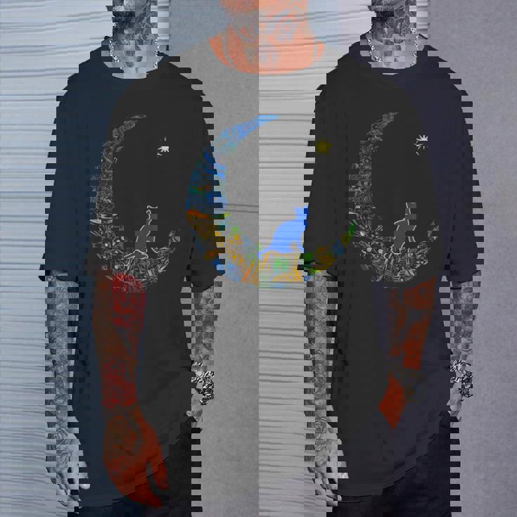 カラフルな曼荼羅三日月と猫と星 Tシャツ 彼への贈り物