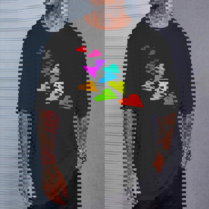 カラフルな紙飛行機デザイン 飛行機愛好家向け Tシャツ 彼への贈り物