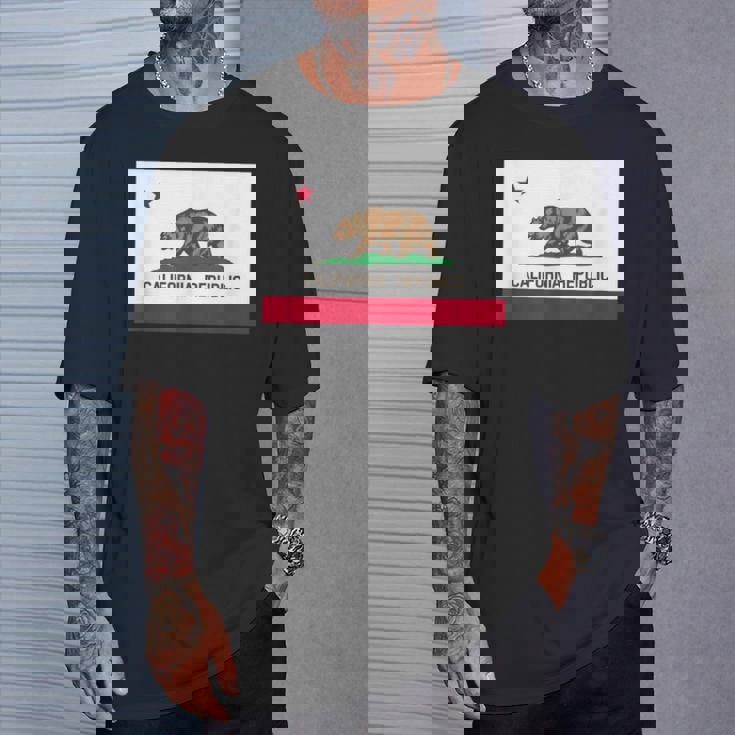 カリフォルニア州「ベアリパブリック」州旗 Tシャツ 彼への贈り物