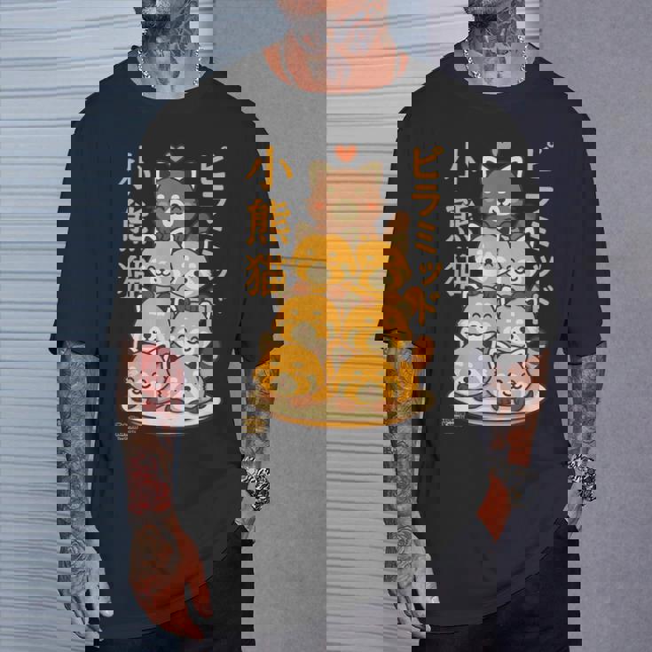 カワイイレッサーパンダピラミッドアニメ日本語文字かわいい Tシャツ 彼への贈り物