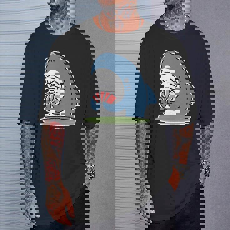 カード遊びをするサメ Tシャツ 彼への贈り物