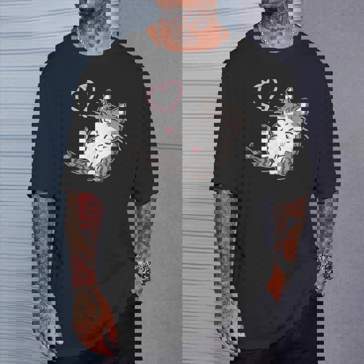 キジ白猫ぐっすり眠る猫ちゃん 猫好き Tシャツ 彼への贈り物