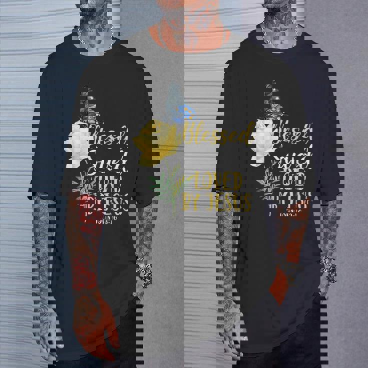 キリスト教聖書の言葉 蝶 バラの花 ヨハネ3 Tシャツ 彼への贈り物