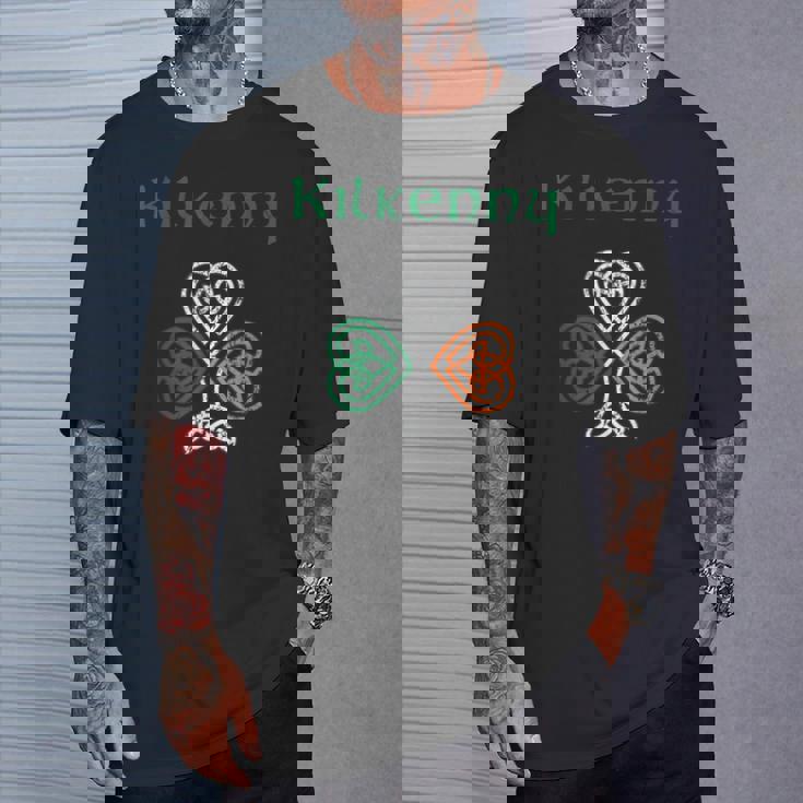 キルケニー州 シャムロック アイルランド国旗 クレイックと天井 Tシャツ 彼への贈り物