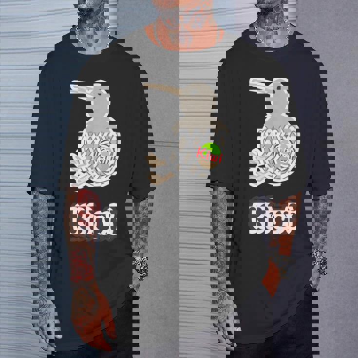 キーウィ《フルーツキャップ 果物ネット》【どうぶつフレンズ】鳥 動物 ゆるくて かわいい Tシャツ 彼への贈り物