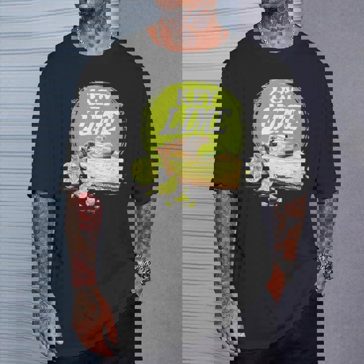 クラシックなデザート愛好家のための素晴らしいキーライムパイ。 Tシャツ 彼への贈り物