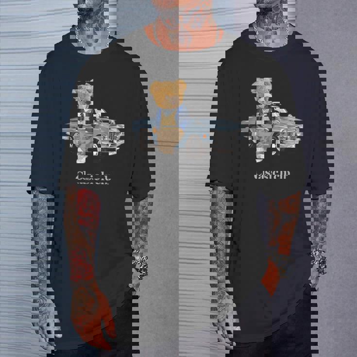 クラシックカーがかわいいテディベア。 Tシャツ 彼への贈り物