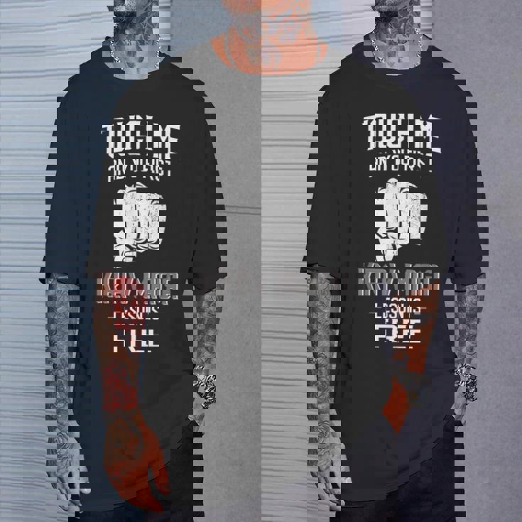 クラヴマガ タッチ・ミーで初回クラヴマガレッスン無料 Tシャツ 彼への贈り物