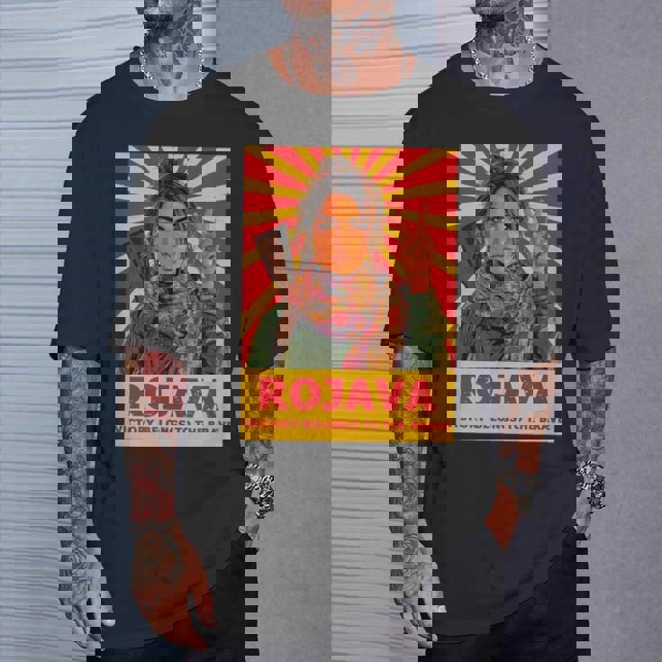 クルドのロジャバ クルディスタン 「勝利 」デザイン Tシャツ 彼への贈り物