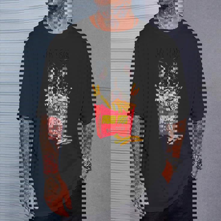 クールなフレンチブルドッグがフライドポテトを食べるグラフィッククールなデザイン。 Tシャツ 彼への贈り物