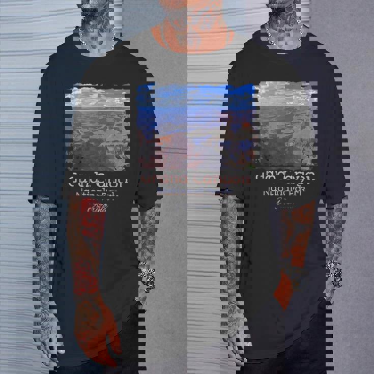 グランドキャニオン国立公園、アリゾナ州カラフルシーニックtシャツ Tシャツ 彼への贈り物