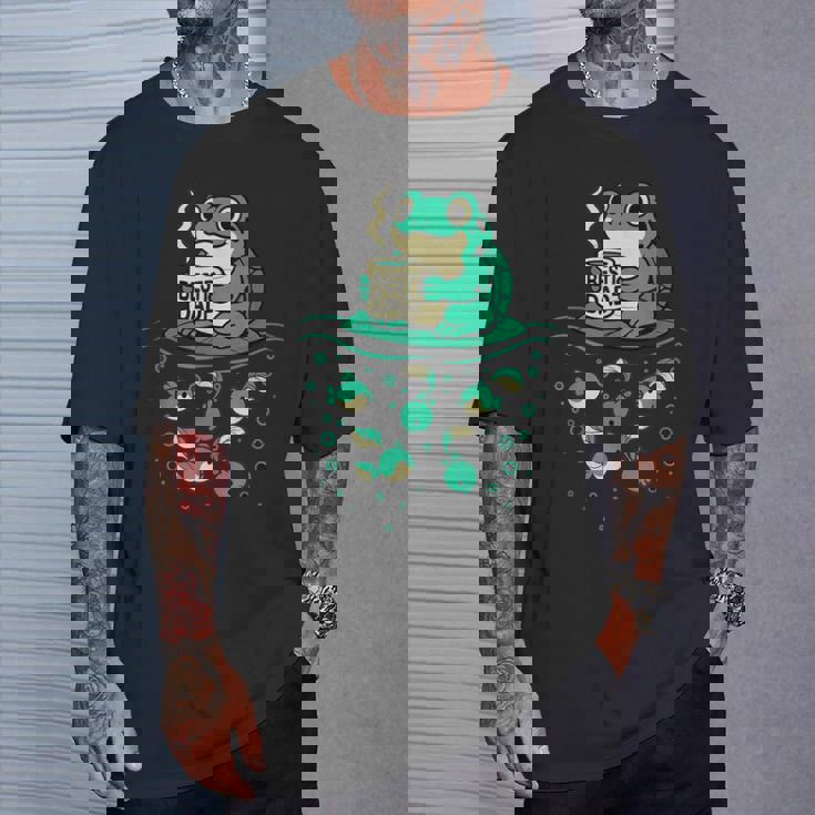 コーヒーとオタマジャクシのアートで面白い最高のお父さんカエル Tシャツ 彼への贈り物