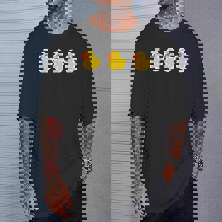 ゴムアヒル（3 スリー）黄色いアヒル お風呂のおもちゃ ラバーダック【ポップ イラスト】ゆるかわいい キャラクター Tシャツ 彼への贈り物