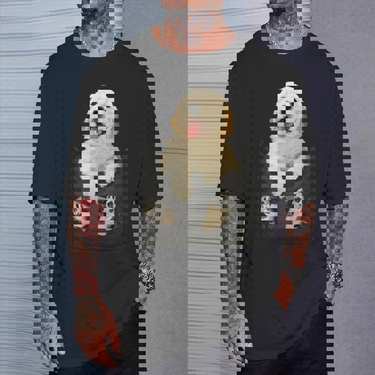 ゴールデンレトリバー ポケットに入った子犬 Tシャツ 彼への贈り物