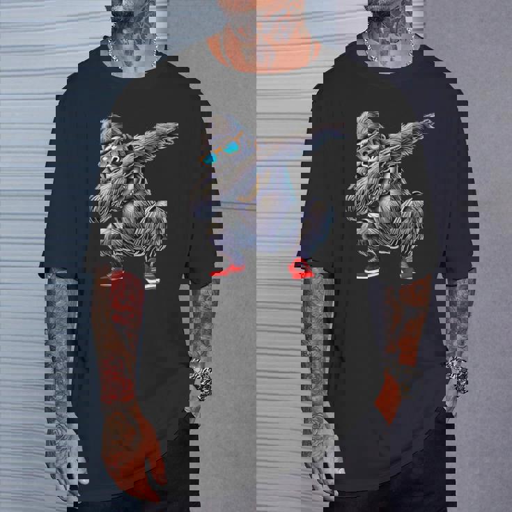 サングラスをかけたダブダンスのゴリラ猿 Tシャツ 彼への贈り物