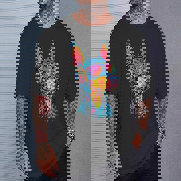 サングラスをかけたドーベルマン 犬のモチーフ 誇り高いドーベルマン Tシャツ 彼への贈り物