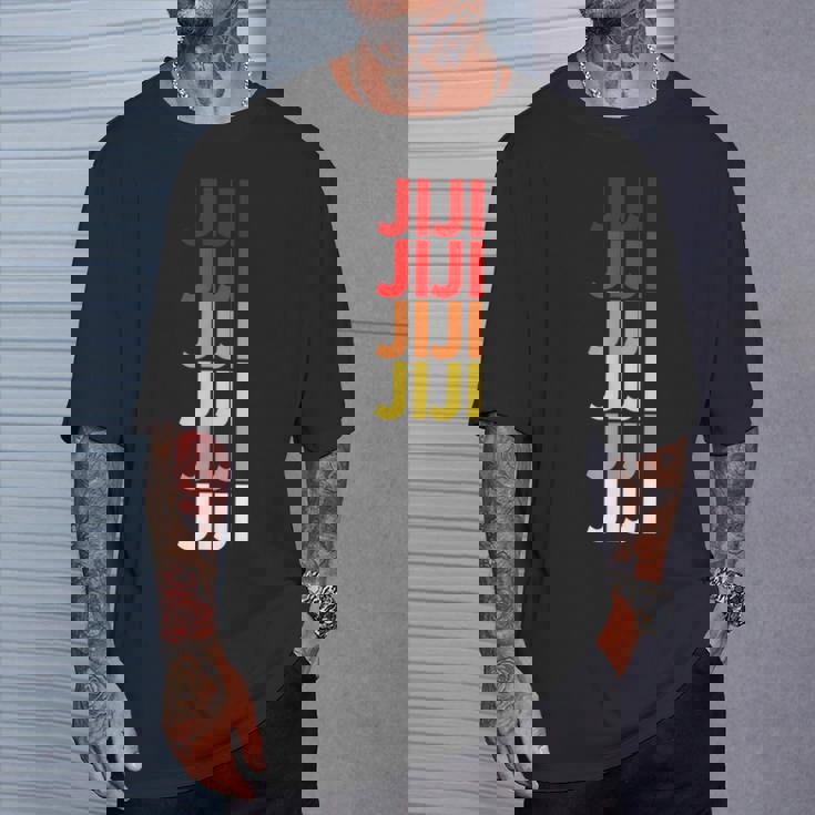 ジジのおじいちゃんが日本語でジジにちなんだカラフルな名前 Tシャツ 彼への贈り物