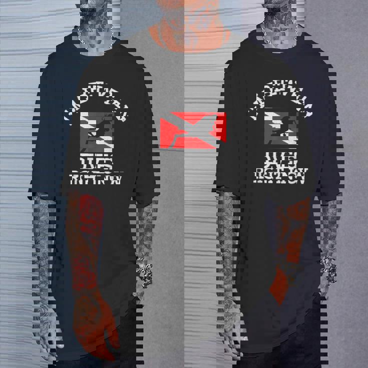 スキューバダイビング ダイバー ダウン ダイブ フラッグ ダイブ Tシャツ 彼への贈り物